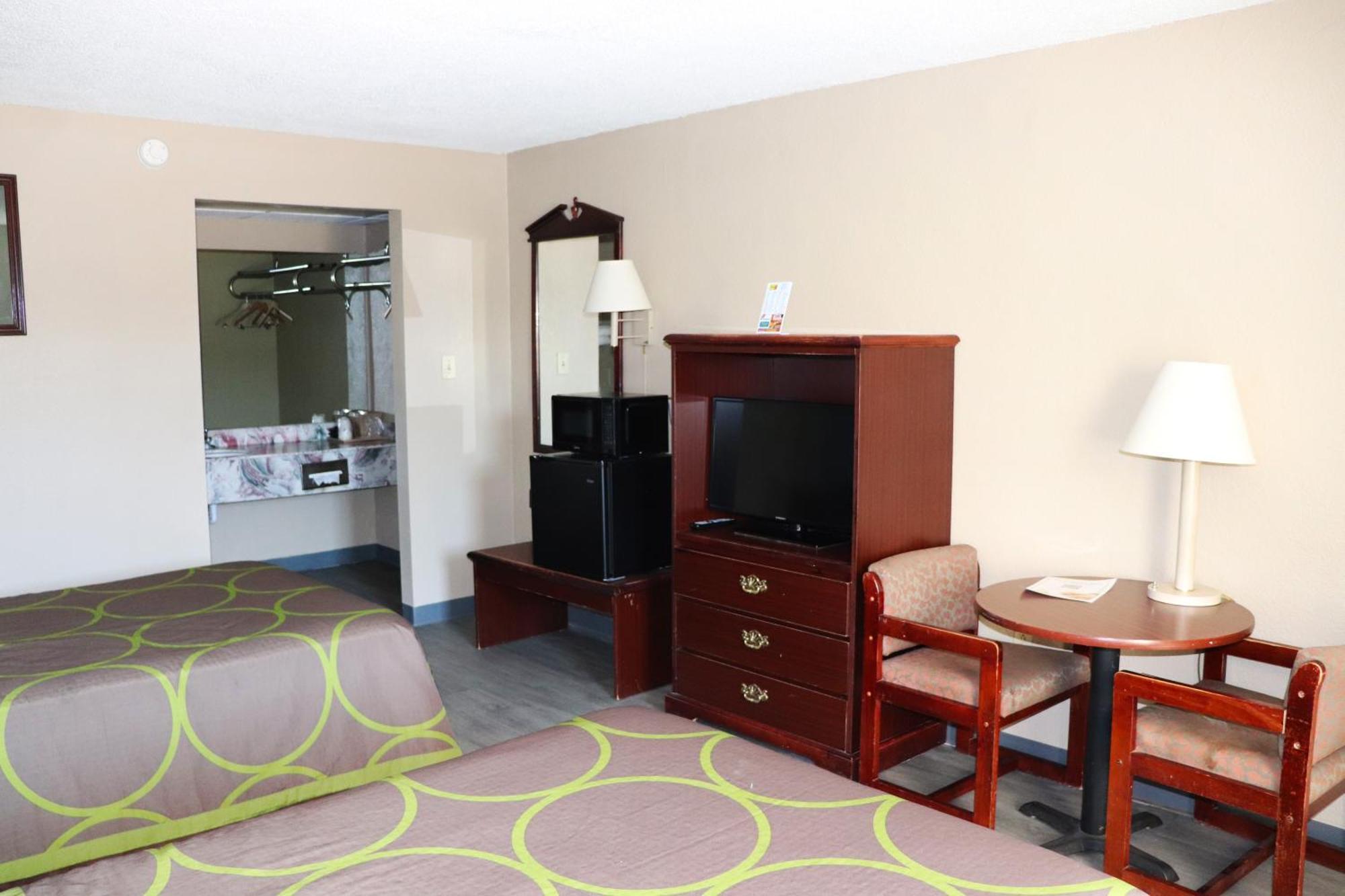 Super 8 By Wyndham Clarksville East Екстер'єр фото
