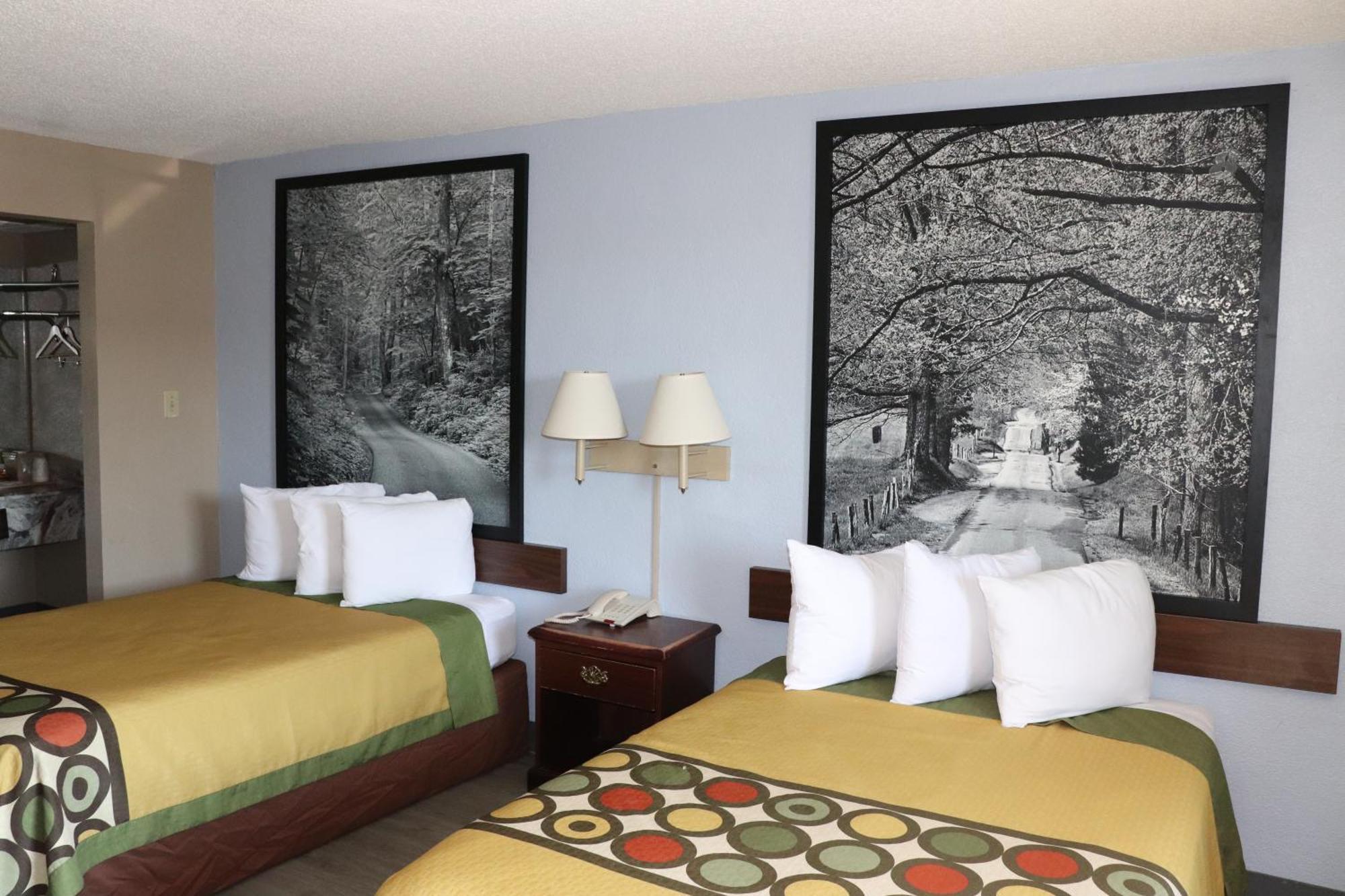 Super 8 By Wyndham Clarksville East Екстер'єр фото