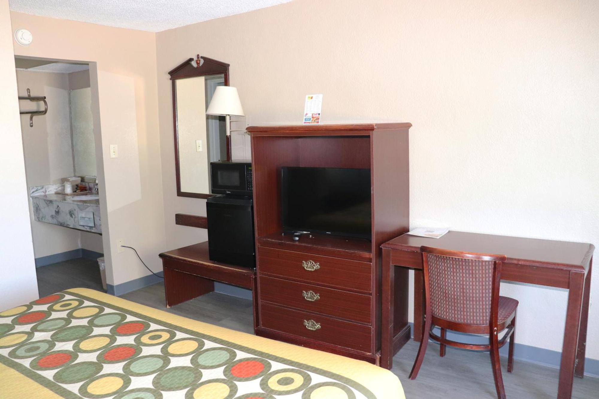 Super 8 By Wyndham Clarksville East Екстер'єр фото