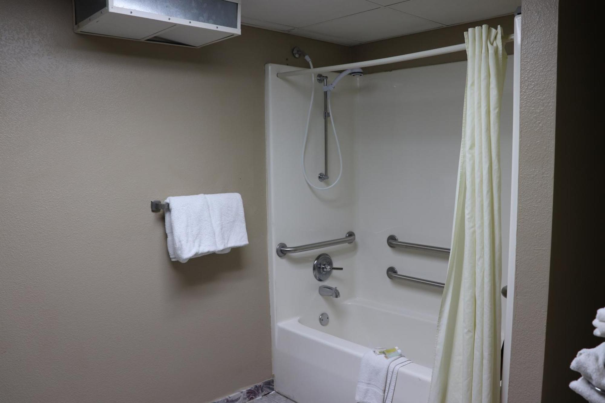 Super 8 By Wyndham Clarksville East Екстер'єр фото